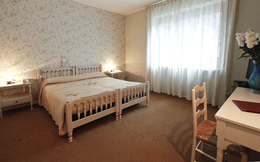 Hotel Antares Arona Bagian luar foto
