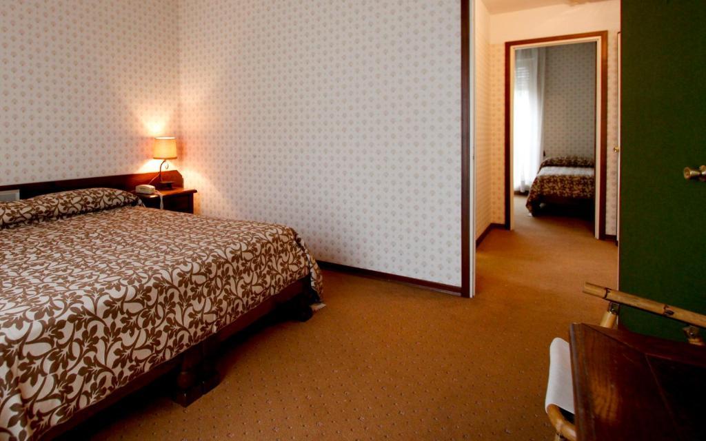 Hotel Antares Arona Bagian luar foto