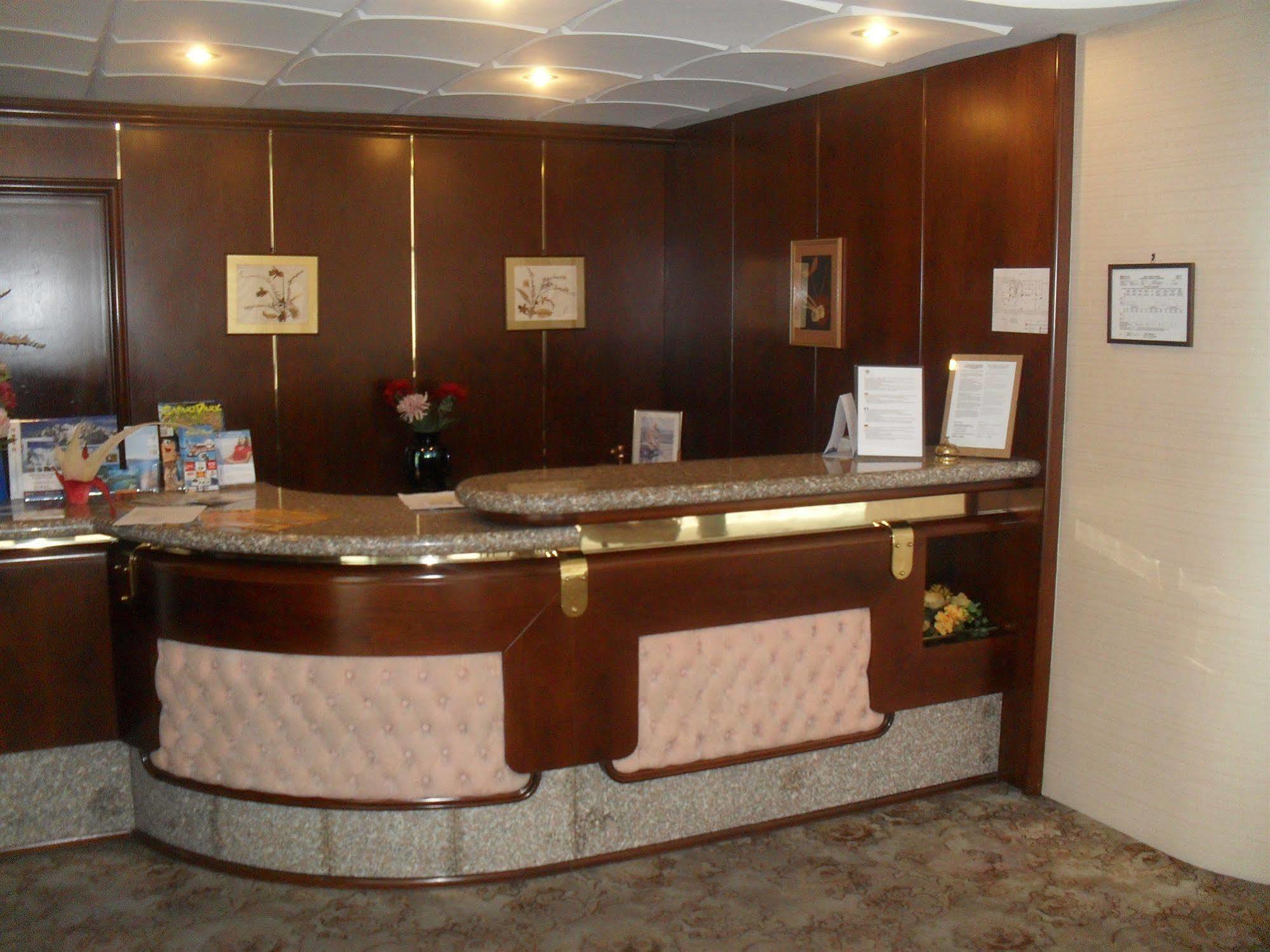Hotel Antares Arona Bagian luar foto