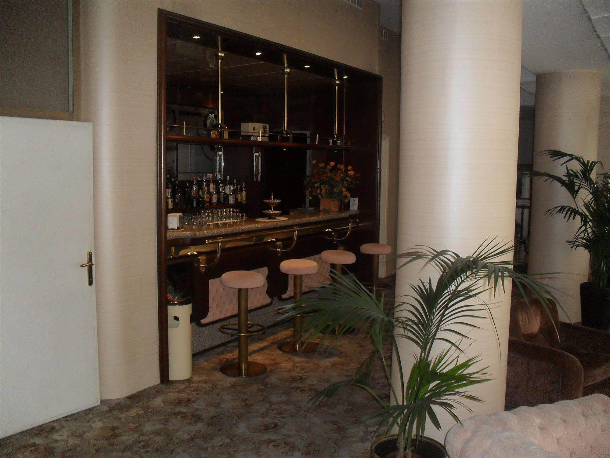 Hotel Antares Arona Bagian luar foto